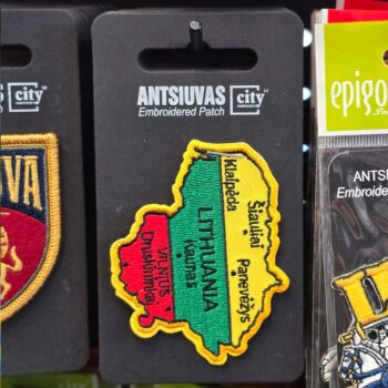Lietuvos žemėlapio antsiuvas pakuotėje prekyboje