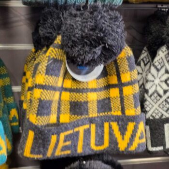 Žieminė kepurė LIETUVA su kutu raštuota