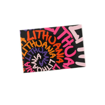 Spalvotas magnetas Lithuania su rožiniais akcentais juodame fone