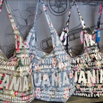 Moteriška gėlėta drobinė rankinė Lithuania šviesiai mėlynos spalvos