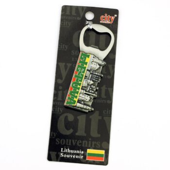 Metalinis šaldytuvo magnetas „Lietuva“ su butelio atidarytuvu ir senamiesčio vaizdu