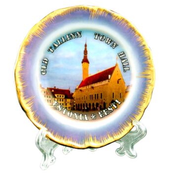 Porcelianinė suvenyrinė lėkštelė su Talino rotušės atvaizdu, dekoruota aukso kraštais
