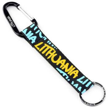 juodas raktų pakabukas lithuania su geltonu užrašu ir karabinu