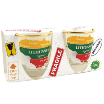 Dviejų stiklinių taurelių rinkinys su Lietuvos žemėlapiu ir trispalve pakuotėje