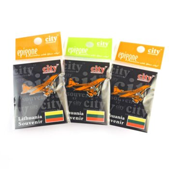 Metalinis ženkliukas „Lituanica“ su pakuote – lietuviškas suvenyras