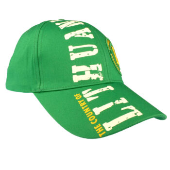 Žalia kepurė su baltu „LITHUANIA“ užrašu per viršų ir geltonu akcentu „THE COUNTRY OF“