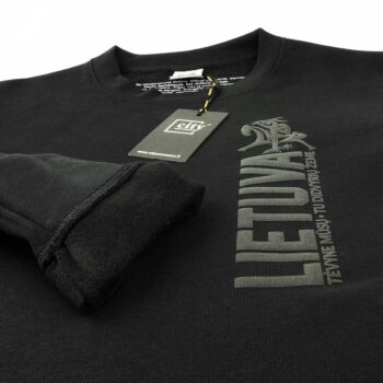 Juodas šiltas džemperis Lietuva Tėvynė Mūsų su Vyčio simboliu, detalės vaizdas