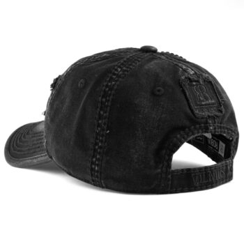 Juodos džinsinės kepurės „Vilnius“ galinis vaizdas su užrašu ir logotipu