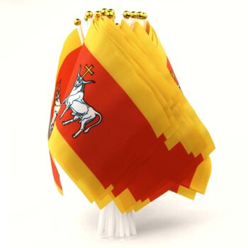 Pluoštas Kauno miesto rankinių vėliavėlių su baltu tauru ir auksiniu kryžiumi